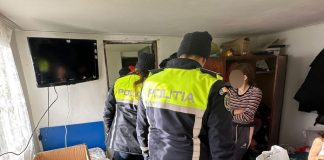 Polițiștii din Odobești au adus un strop de bucurie în familiile nevoiașe