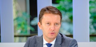 Rareș Bogdan a fost schimbat de la șefia PNL Diaspora / Un alt europarlamentar i-a luat locul