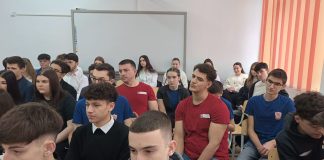 Elevii Colegiului Economic Focșani, față în față cu antreprenori din Vrancea