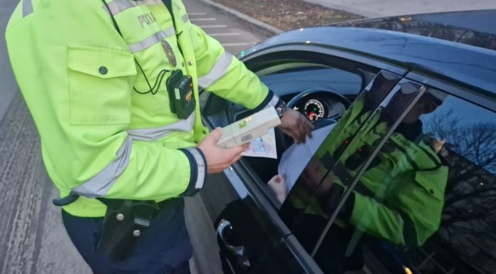 Polițiștii rutieri, în acțiune pe raza Adjudului: amenzi și reținere de documente