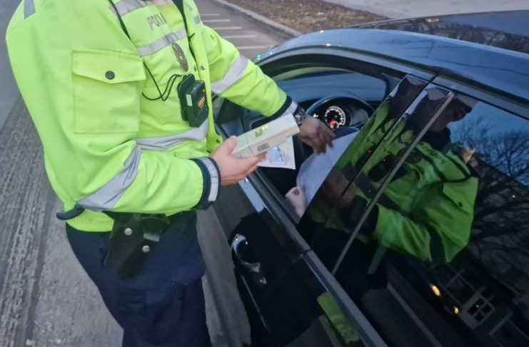 Polițiștii rutieri, în acțiune pe raza Adjudului: amenzi și reținere de documente