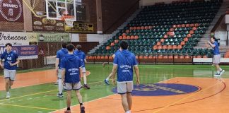 CSM Focșani 2007 a pierdut ultimul meci al sezonului regular de baschet masculin, pe terenul liderului