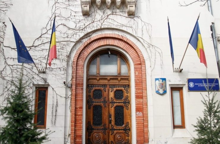 Absolvenții de gimnaziu și de liceu, cu media 10 la examenele naționale, premiați de Guvern / Un singur elev din Vrancea printre ”zeciștii” din acest an