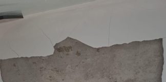 Tencuială căzută într-un salon al Secției Boli Infecțioase a Spitalului Județean Focșani