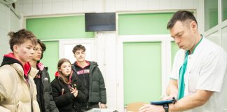 Cuziștii de la AICitizens își îmbunătățesc abilitățile ortopedice: vor mai produce 120 de orteze personalizate pentru pacienții Secției ortopedie
