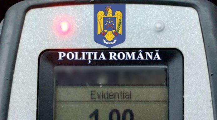 Beat și fără permis, un bărbat a fugit de polițiști și a ajuns cu mașina în șanț / În mașină se afla și un copil