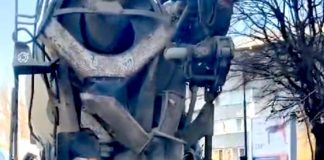 VIDEO Autobetoniera se golește pe drum