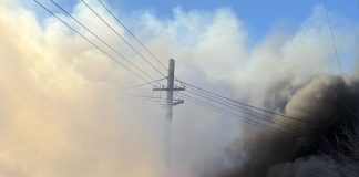 FOTO: Două incendii, unul după altul, la Bolotești. Tone de deșeuri ard în curtea fostului MAT