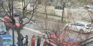 ULTIMA ORĂ O mașină a intrat într-un stâlp pe strada Cuza Vodă din Focșani