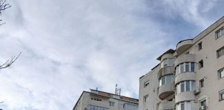 Pompierii focșăneni în alertă după ce o mașină de spălat a luat foc