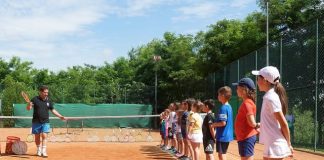 Copiii sunt așteptați la tenis de câmp / Fundația Țiriac a ajuns la Focșani