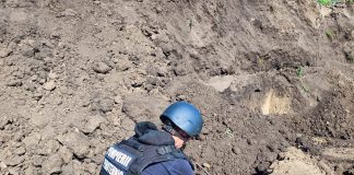 Zeci de elemente de muniție găsite pe un teren la Garoafa