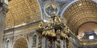 Sute de mii de oameni, astăzi, la înmormântarea Papei Francisc