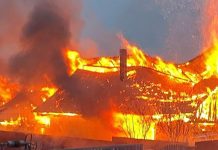 Locuință din Vulturu, cuprinsă de flăcări