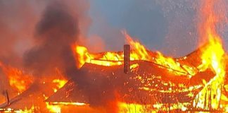 O gospodărie din Movilița arde generalizat