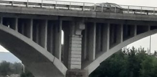 FOTO: Cele două persoane rămase blocate pe râul Siret au fost salvate