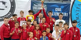 Zeci de medalii pentru sportivii pregătiți de Daniel Fusaru la o competiție națională de karate SKDUN