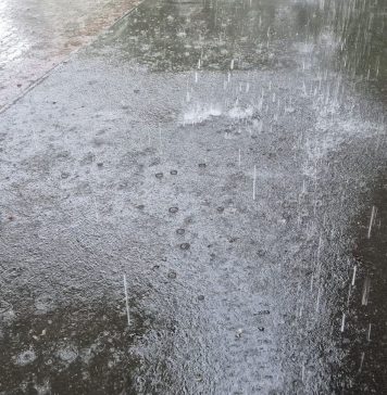 Plouă în Vrancea până mâine după-amiază