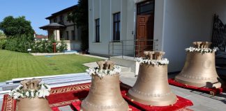 Au fost sfințite clopotele noii clopotnițe a Catedralei Unirii din Focșani