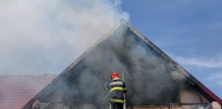 Pagube însemnate în urma incendiului de astăzi, din comuna Vidra / Focul a pornit, probabil, de la fumatul în locuri nepermise