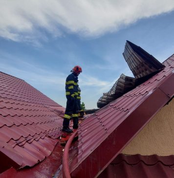 Focul a provocat pagube mari într-o gospodărie din Slobozia Bradului