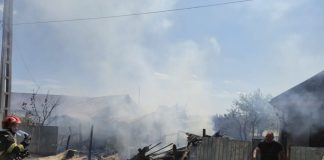 Incendiu la o casă din Faraoanele. Proprietara a făcut atac de panică