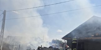 FOTO-VIDEO Primele imagini de la incendiul care a cuprins mai multe imobile din Biliești