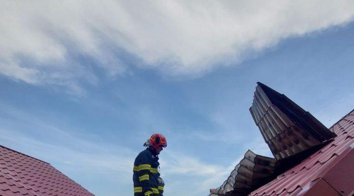 Focul a provocat pagube mari într-o gospodărie din Slobozia Bradului