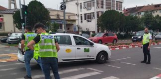 Femeie acroșată de un taxi, pe o trecere de pietoni din Focșani