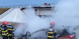 FOTO O mașină a ars în comuna Vânători