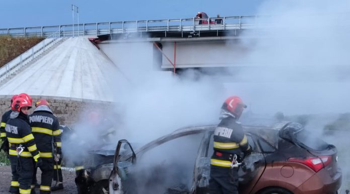 ULTIMA ORĂ Autoturism în flăcări pe șoseaua de centură a Focșaniului