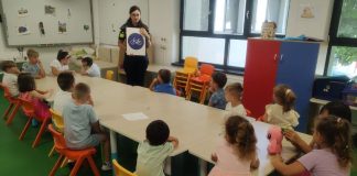 FOTO Polițiștii vrânceni, activități preventive cu cei mici și în vacanță