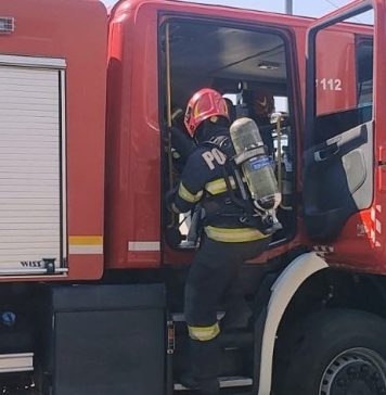 Acoperișul unei case din Homocea a luat foc