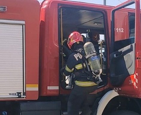 Acoperișul unei case din Homocea a luat foc