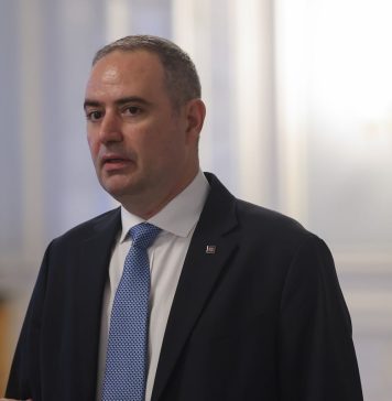 Ministrul Alexandru Nazare, implicat într-un accident rutier ușor