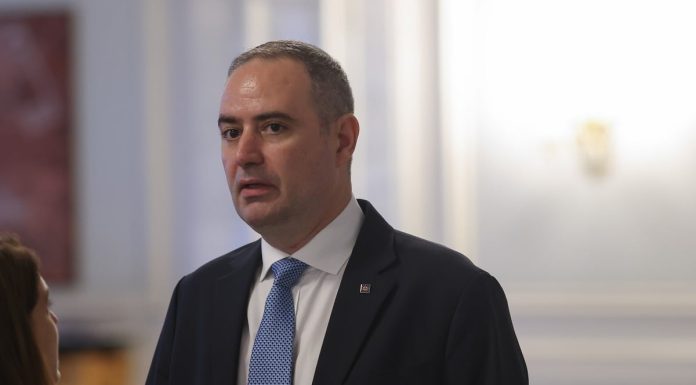 Ministrul Alexandru Nazare, implicat într-un accident rutier ușor