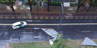 FOTO: Potop în Focșani și în mai multe localități. Acoperișuri smulse de vânt. Grindina a făcut ravagii în podgorii