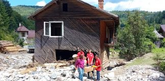 FOTO Crucea Roșie Vrancea a mers cu ajutoare la sinistrații din Broșteni