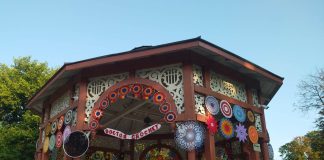 FOTO Foișorul din Grădina Publică din Focșani, împodobit cu ornamente croșetate