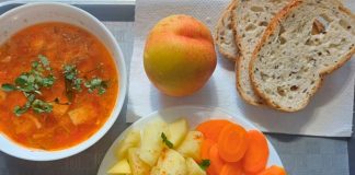 FOTO Spitalul Adjud propune terapia medicală nutrițională / Mâncarea oferită pacienților de spitalul adjudean, dată ca exemplu de ministrul Sănătății