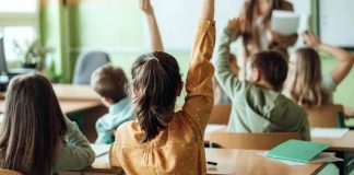 Guvernul a majorat bugetul pentru tichetele educaționale de 500 lei/ elev