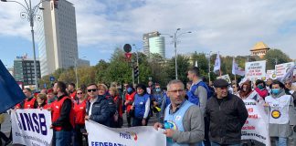 Sindicatele din administraţie anunţă grevă generală, dacă Guvernul nu renunţă la desfiinţarea „masivă” a posturilor bugetare