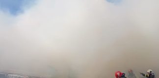 ULTIMA ORĂ Arde o casă la Oreavu / Proprietara a suferit un atac de panică