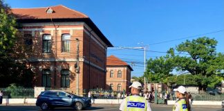 FOTO Polițiștii vrânceni., alături de elevi în prima zi de școală
