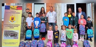 Rechizite pentru copiii din satul Cerbu, din partea Spitalului Militar Focșani: ”Un ghiozdan plin de încredere, un început plin de speranță”