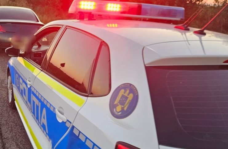 Urmărire ca-n filme în trafic. Un șofer a fugit de polițiștii din Focșani și a fost prins în Rm. Sărat