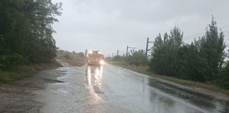 FOTO Atenție, șoferi: porțiuni de drumuri naționale acoperite de apă!