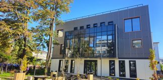 FOTO A fost inaugurat Centrul Multifuncțional din Focșani / Imobilul modern, ridicat în locul fostului bloc G2 din Bahne