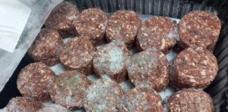 Ce a mai găsit Protecția Consumatorilor la controalele din ultimele zile: insecte în blocul alimentar, carne expirată, ustensile ruginite