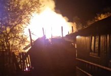 O casă a luat foc la Nereju